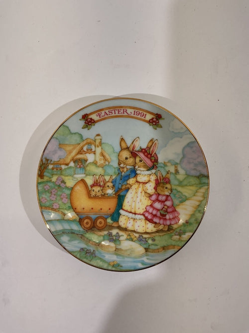 Avon Springtime Stroll Collector Plate Small Multicolor Porcelain