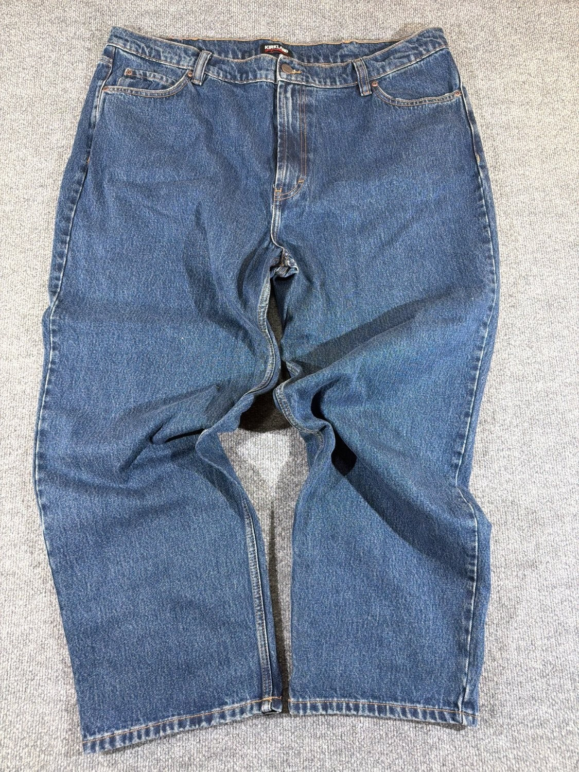 US 11 Kirkland Signature Men's Jeans 44x30 Medium Wash Blue Straight Leg