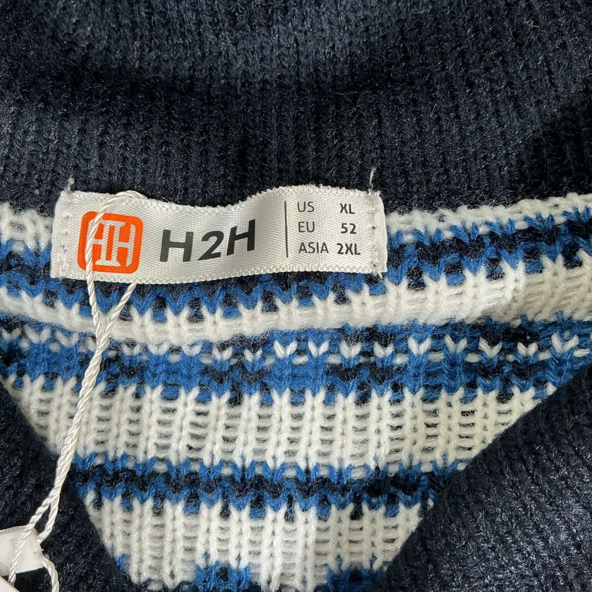 Levi’s  Pullover Long Sleeve Crew Neck Sweater Blue Geometric Size Small NWT