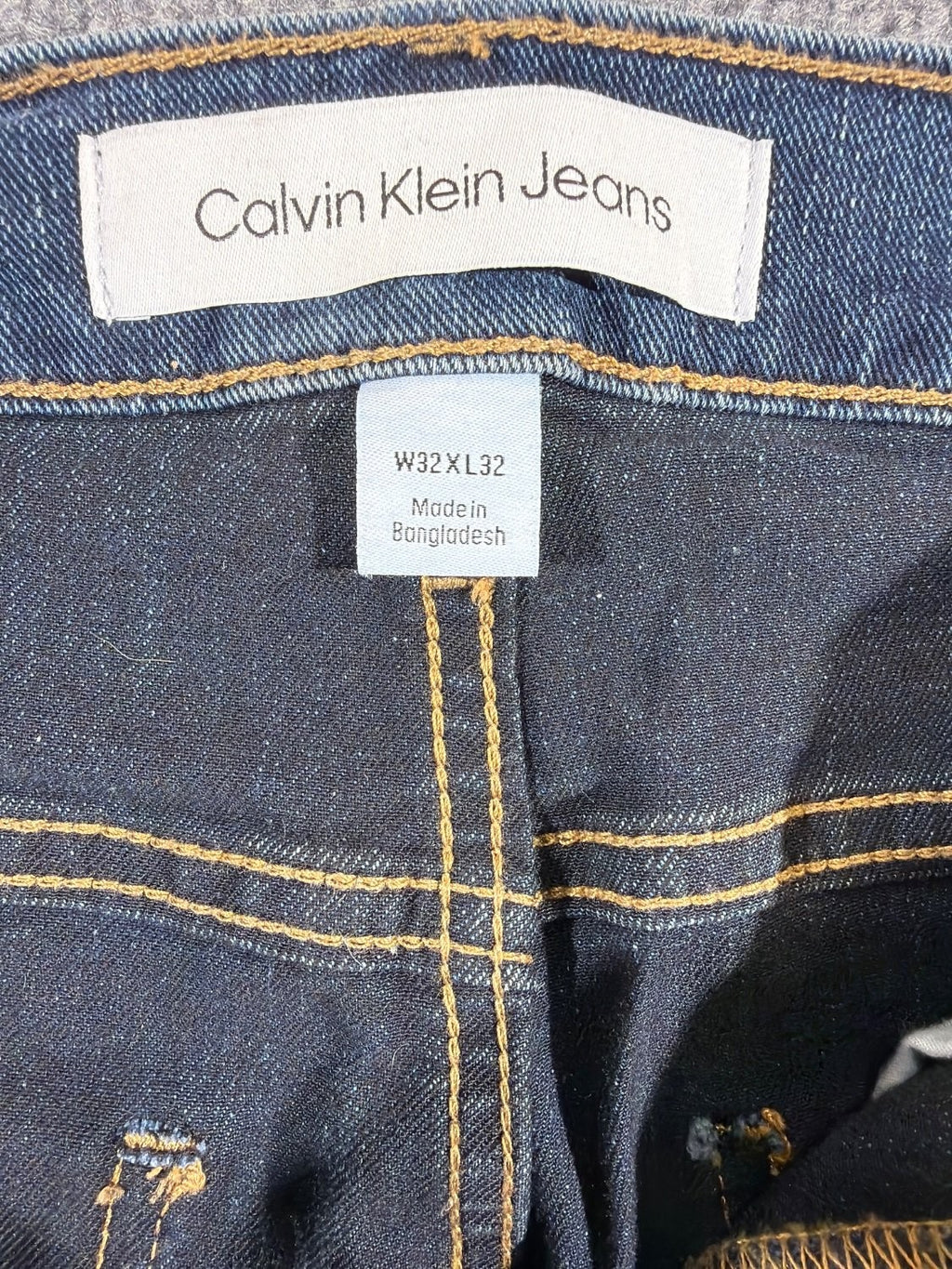Calvin Klein Jeans Men's Straight Leg Blue Denim Jeans W32 x L32 Dark Wash EU 32