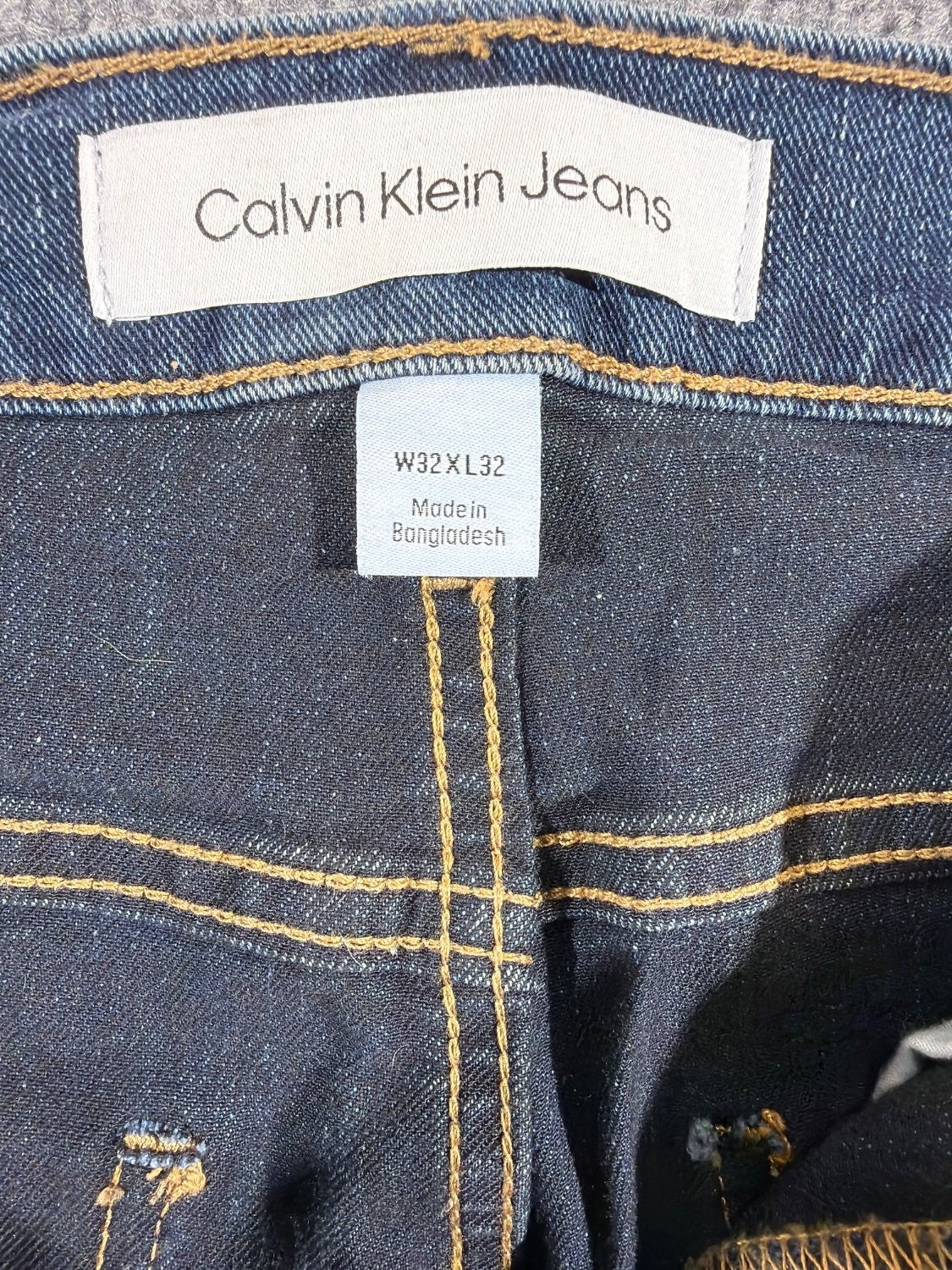 Calvin Klein Jeans Men's Straight Leg Blue Denim Jeans W32 x L32 Dark Wash EU 32