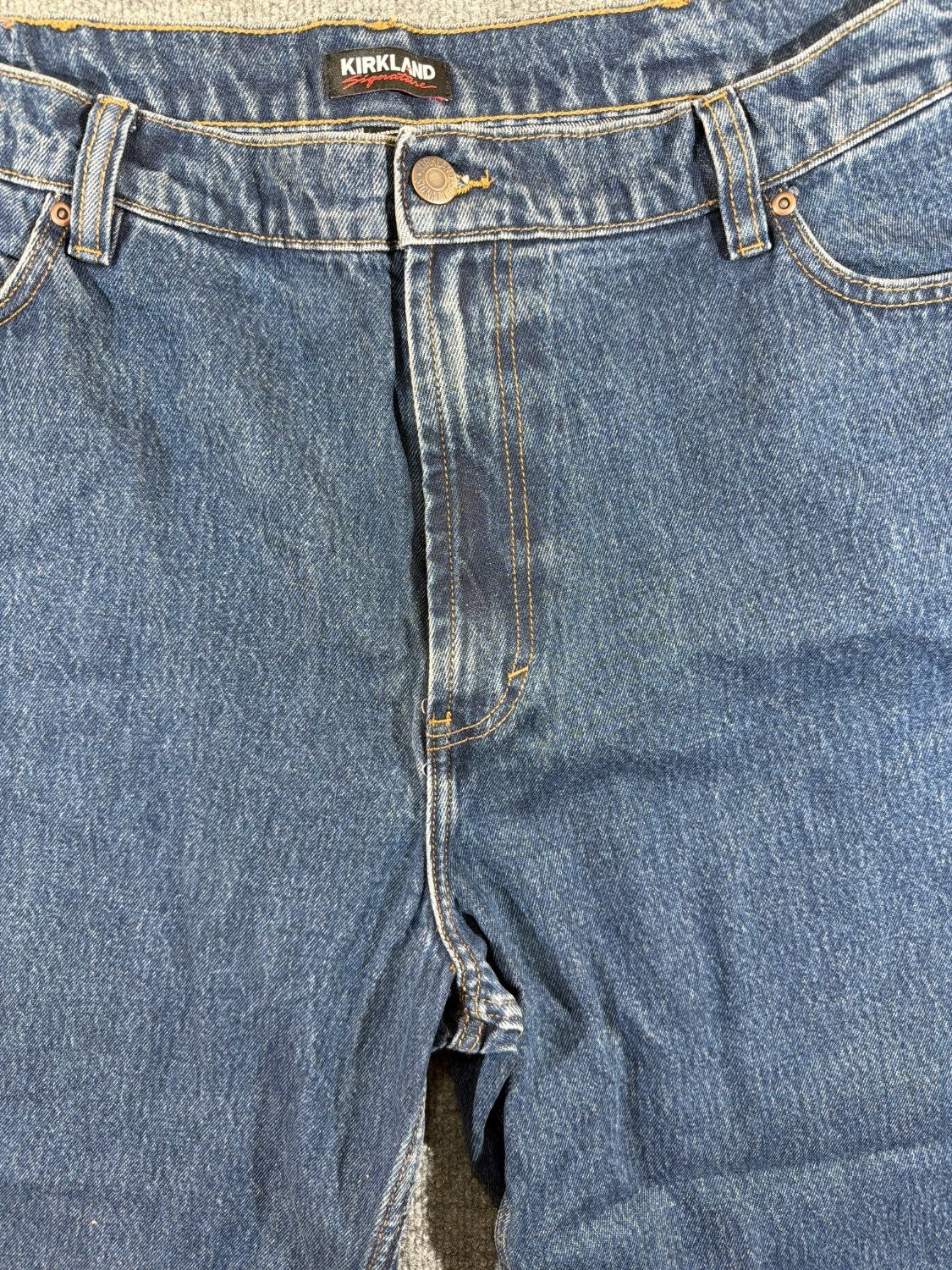 US 11 Kirkland Signature Men's Jeans 44x30 Medium Wash Blue Straight Leg