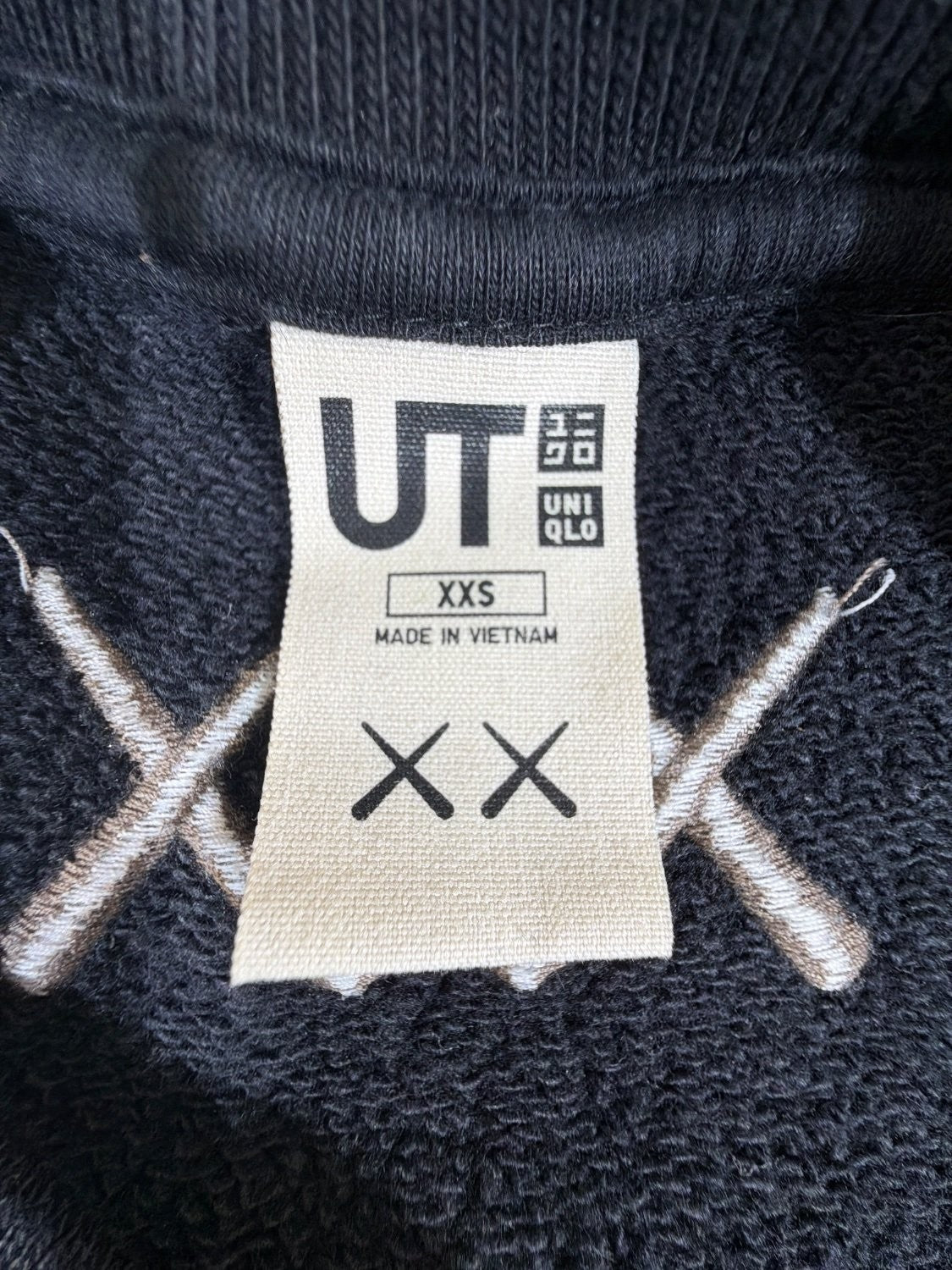 Uniqlo UT KAWS Companion Crewneck Sweatshirt Black XXS Graphic Pullover XX Logo