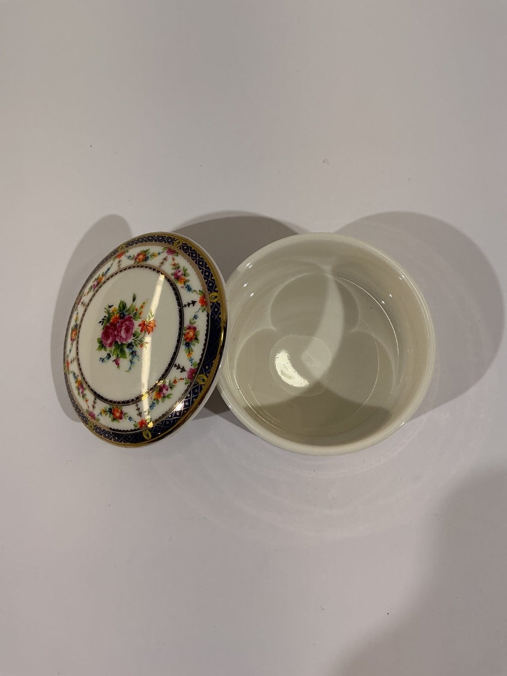 Mikasa Blossom Bouquet Porcelain Trinket Box Small Floral Gold Trim UT127/682
