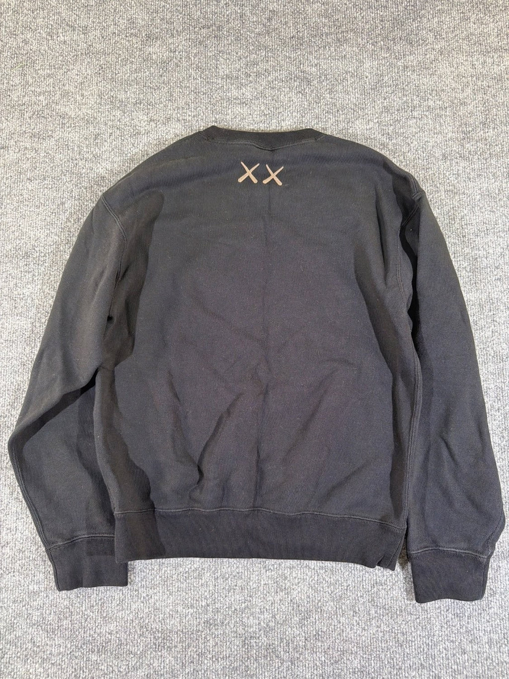 Uniqlo UT KAWS Companion Crewneck Sweatshirt Black XXS Graphic Pullover XX Logo
