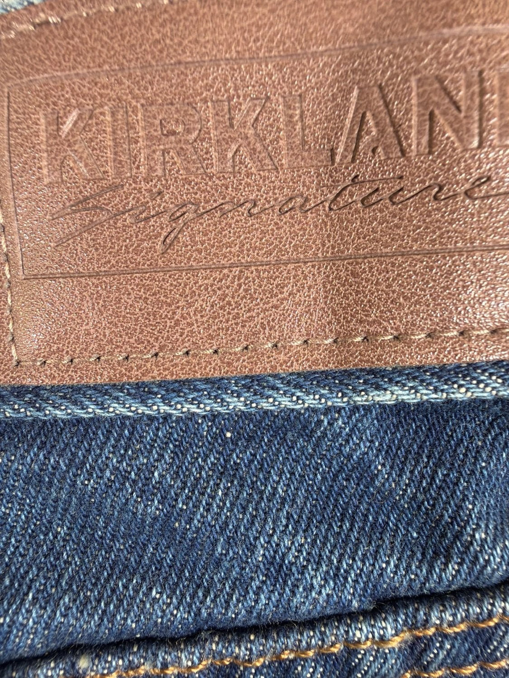 Kirkland Signature Men's Blue Denim Jeans 44 x 30 Classic Fit Straight Leg US 11