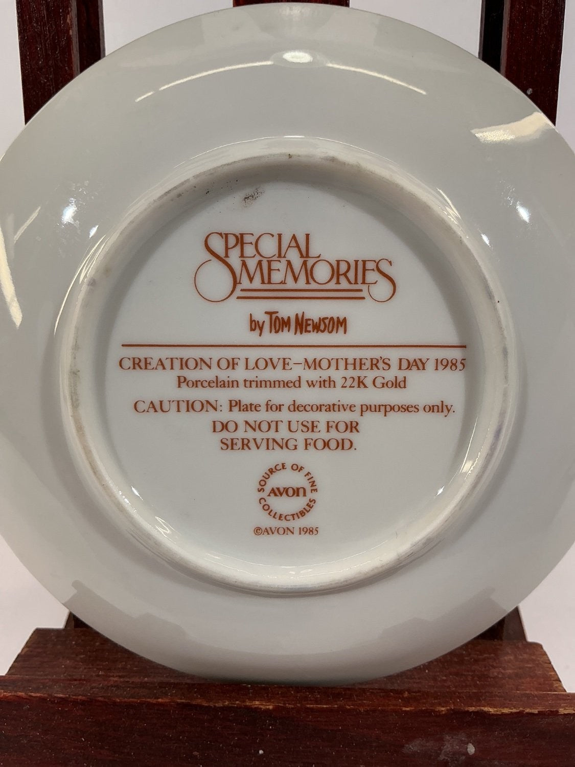 Avon Creation of Love - Mother's Day 1985 Collector Plate Small Multicolor