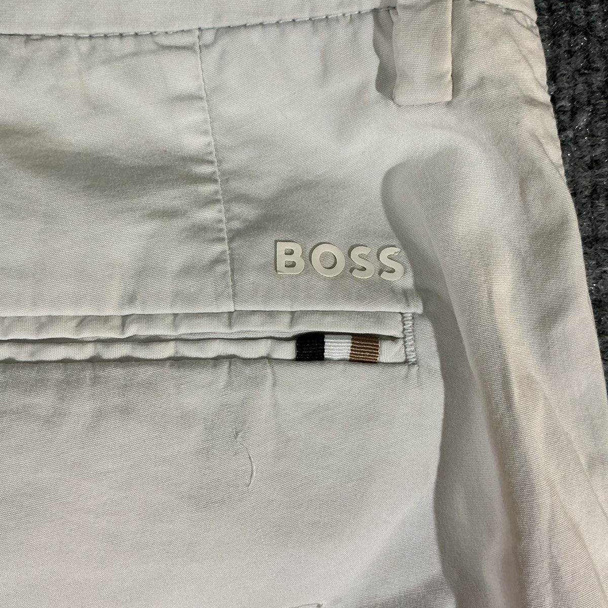 HUGO BOSS Kane Pants Men 32x31 Light Khaki Tan Stretch Golf Chino *Needs Button