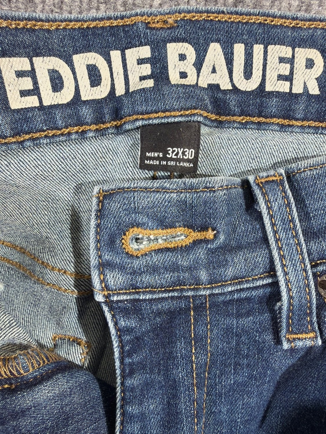 EU 32 Eddie Bauer Straight Fit Men's Blue Denim Jeans Specialty Dyed 5-Pocket
