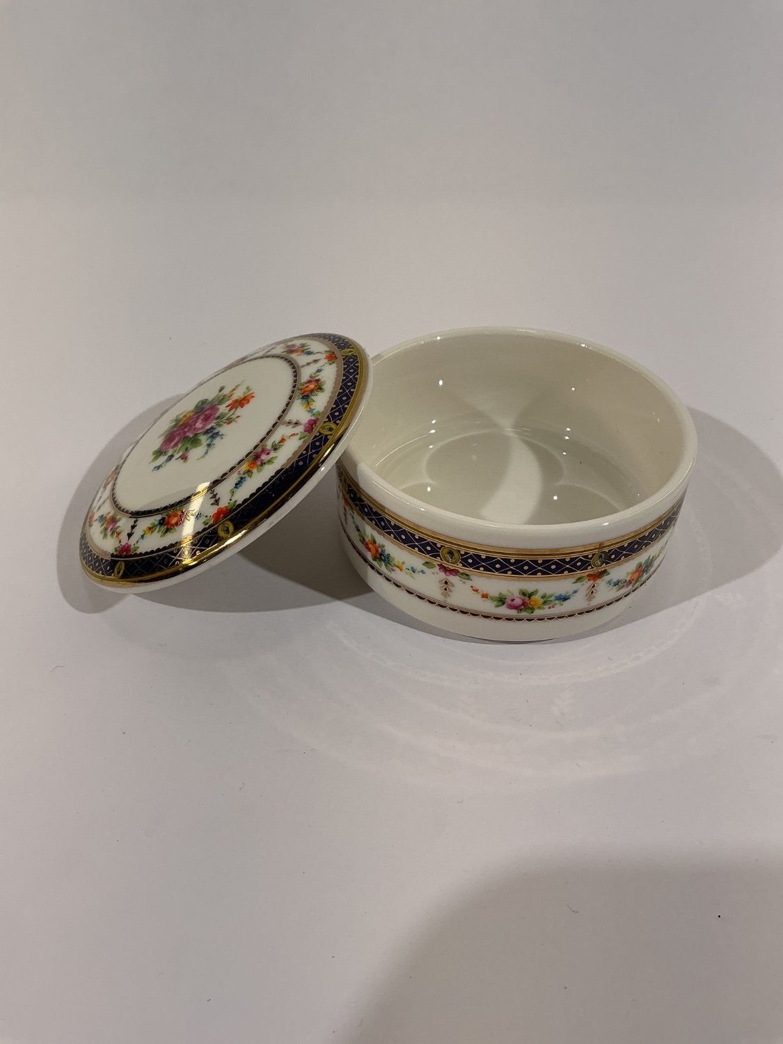 Mikasa Blossom Bouquet Porcelain Trinket Box Small Floral Gold Trim UT127/682