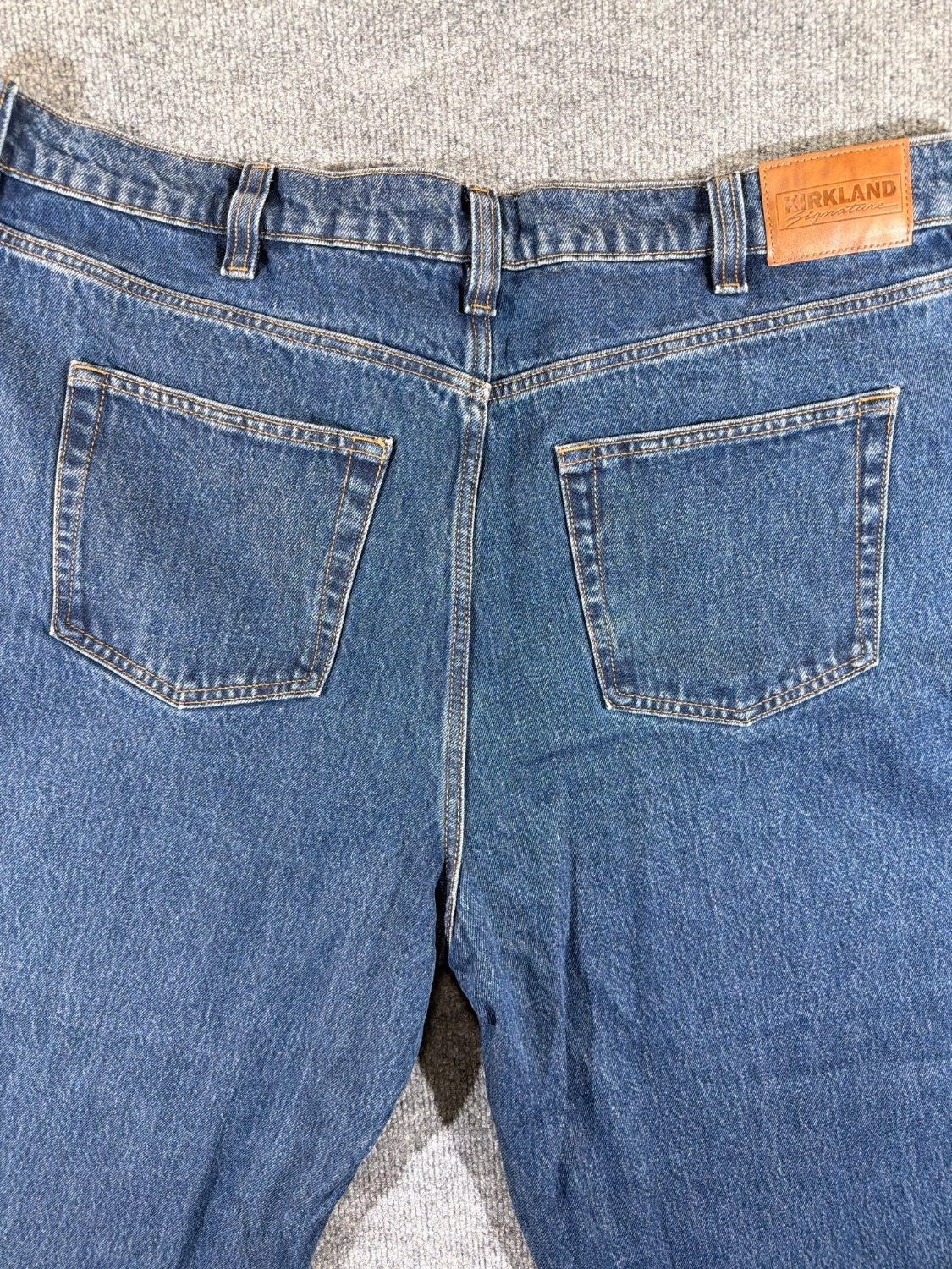 US 11 Kirkland Signature Men's Jeans 44x30 Medium Wash Blue Straight Leg