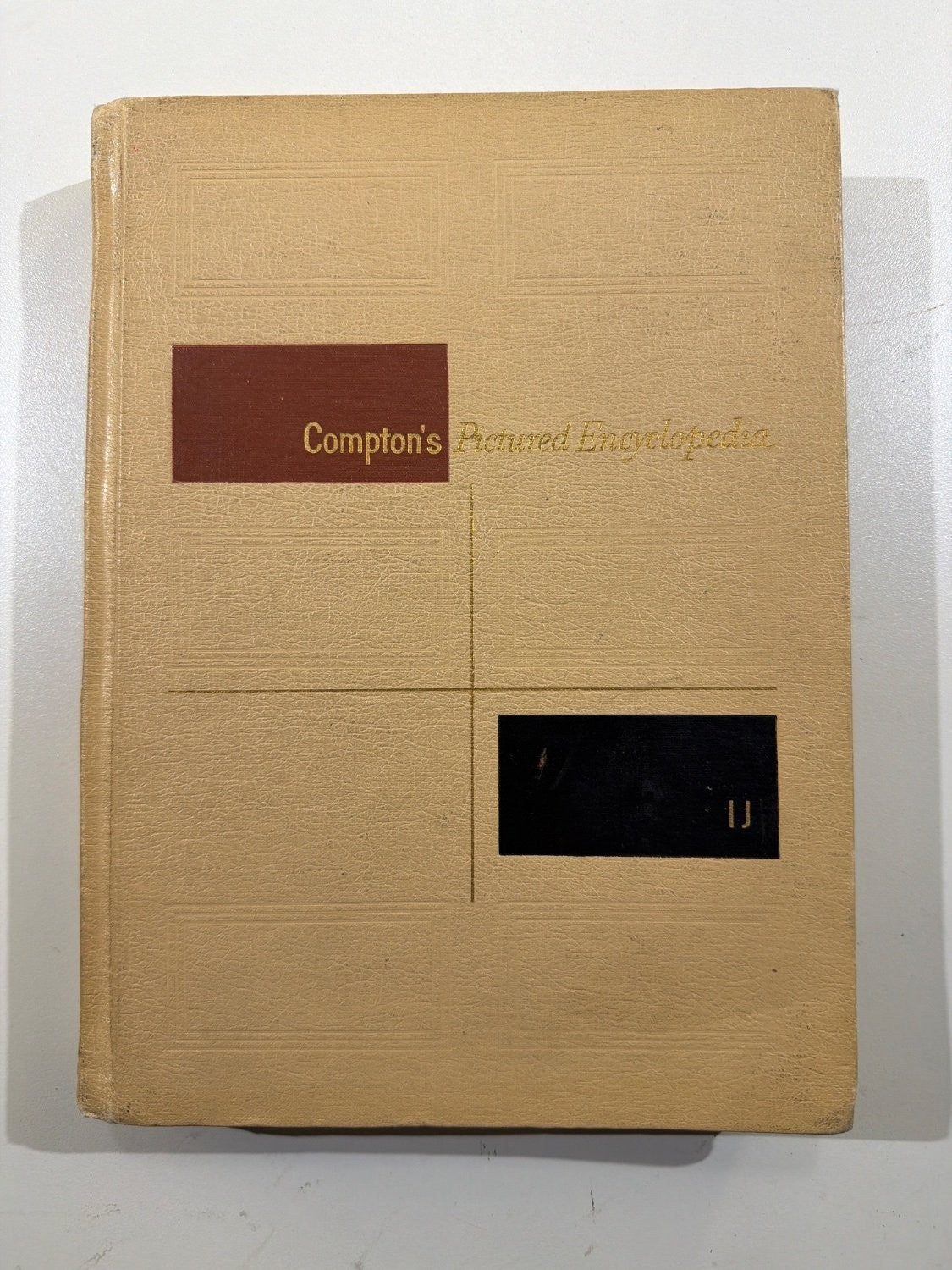 Vintage 1958 Compton's Pictured Encyclopedia Volume 7 IJ Hardcover F.E. Compton