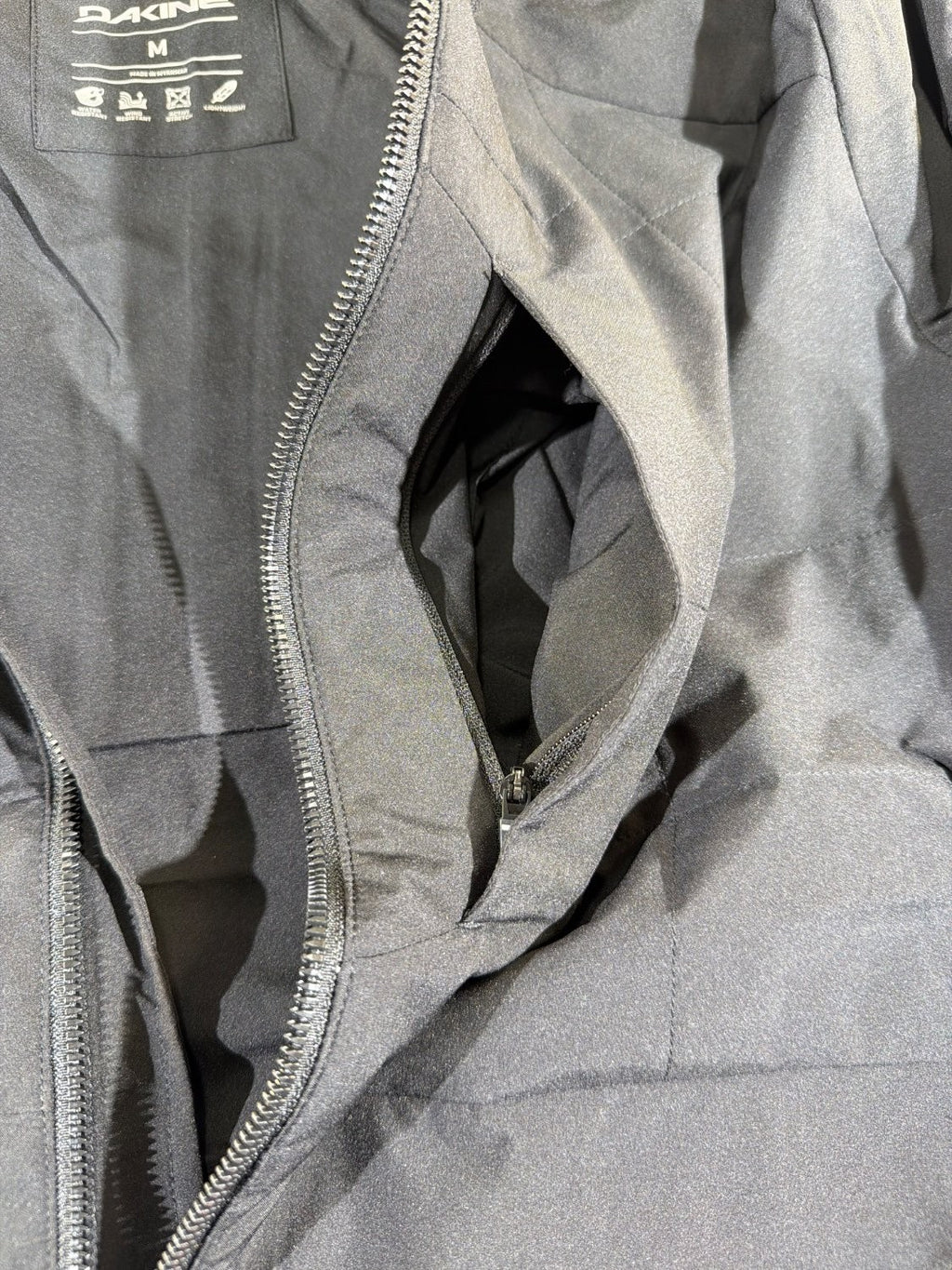 Dakine Men's Hooded Full-Zip Jacket M Black Water Wind Resistant Active Stretch
