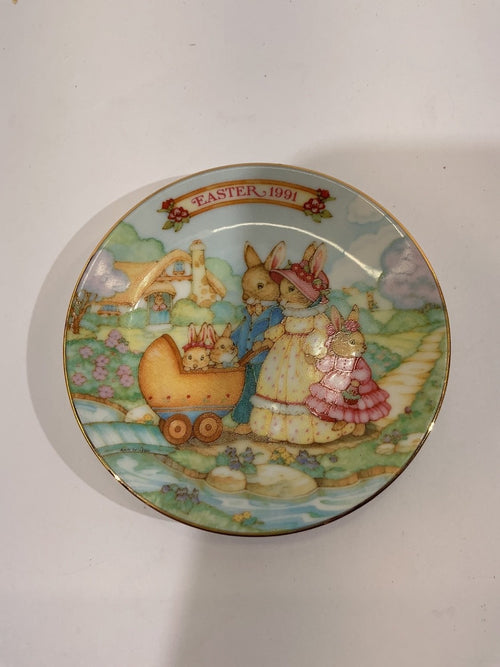 Avon Springtime Stroll Collector Plate Small Multicolor Porcelain