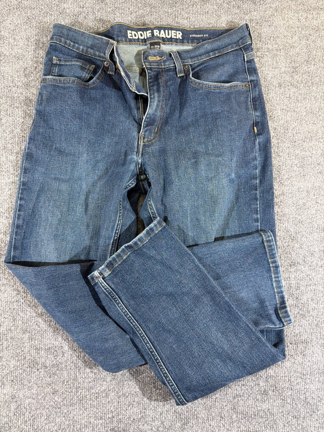 EU 32 Eddie Bauer Straight Fit Men's Blue Denim Jeans Specialty Dyed 5-Pocket