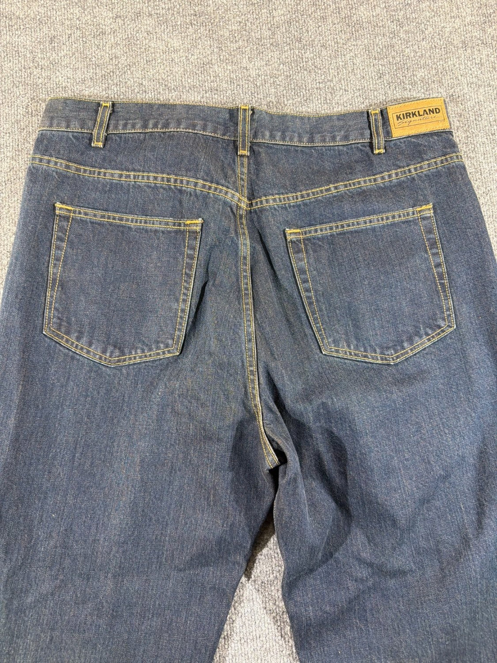US 5 Kirkland Signature Men's Jeans 38x30 Dark Wash Blue Straight Leg Denim