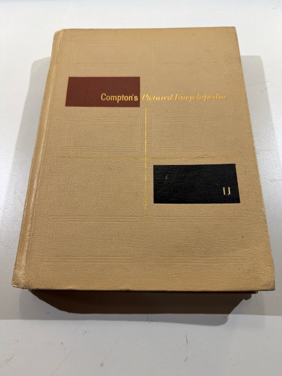Vintage 1958 Compton's Pictured Encyclopedia Volume 7 IJ Hardcover F.E. Compton
