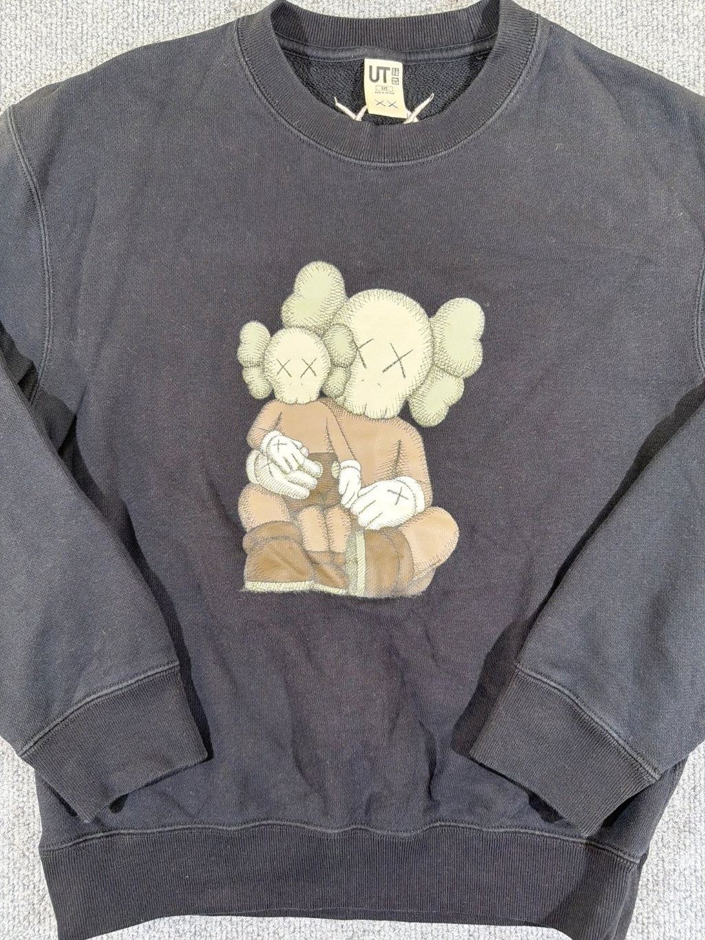 Uniqlo UT KAWS Companion Crewneck Sweatshirt Black XXS Graphic Pullover XX Logo
