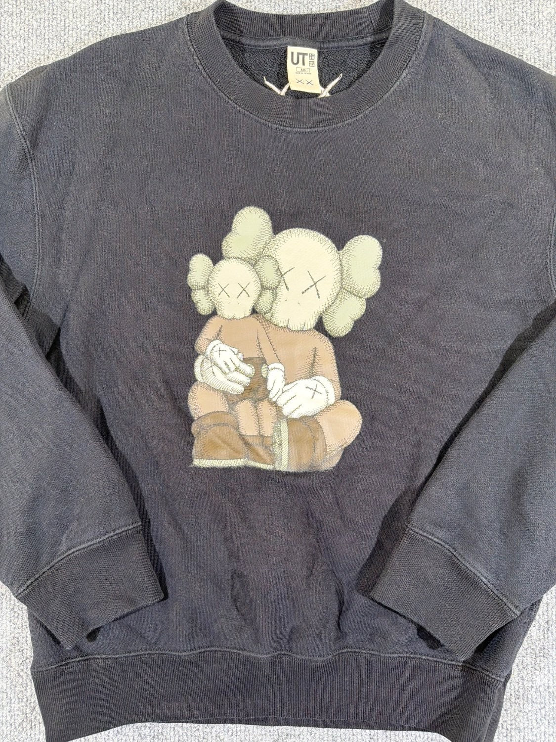 Uniqlo UT KAWS Companion Crewneck Sweatshirt Black XXS Graphic Pullover XX Logo