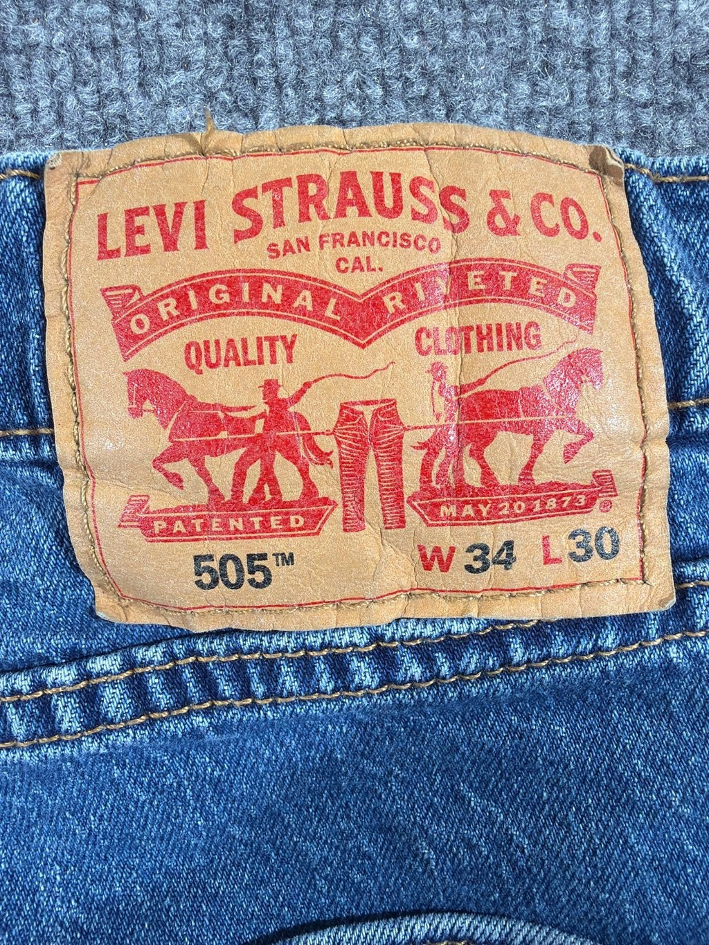 Levi's 505 Regular Fit Straight Leg Jeans Men's 34x30 Medium Wash Blue Denim