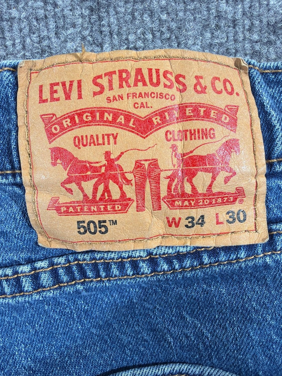 Levi's 505 Regular Fit Straight Leg Jeans Men's 34x30 Medium Wash Blue Denim