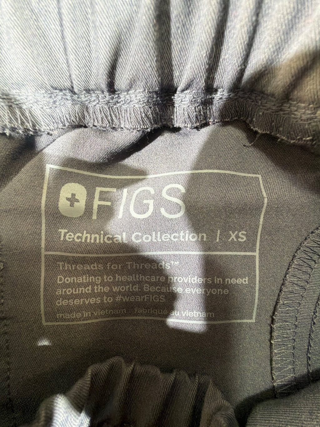 FIGS Technical Collection Women XS Graphite Gray Zamora Jogger Scrub Set V-Neck