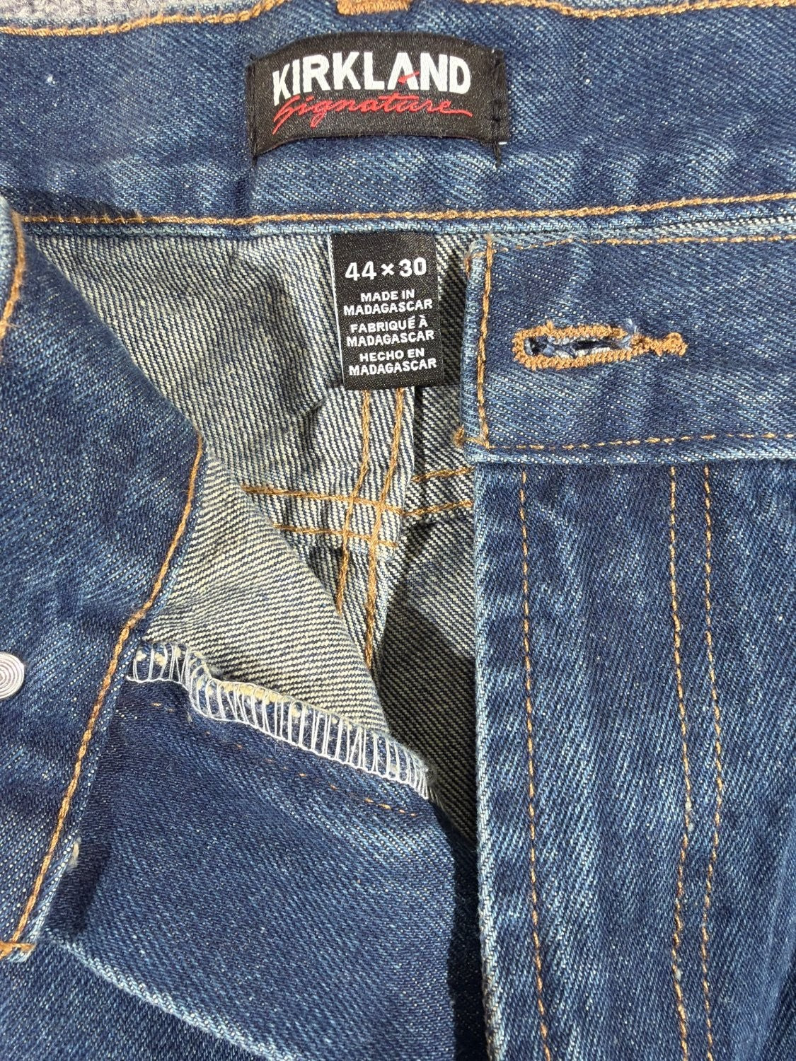 Kirkland Signature Men's Blue Denim Jeans 44 x 30 Classic Fit Straight Leg US 11