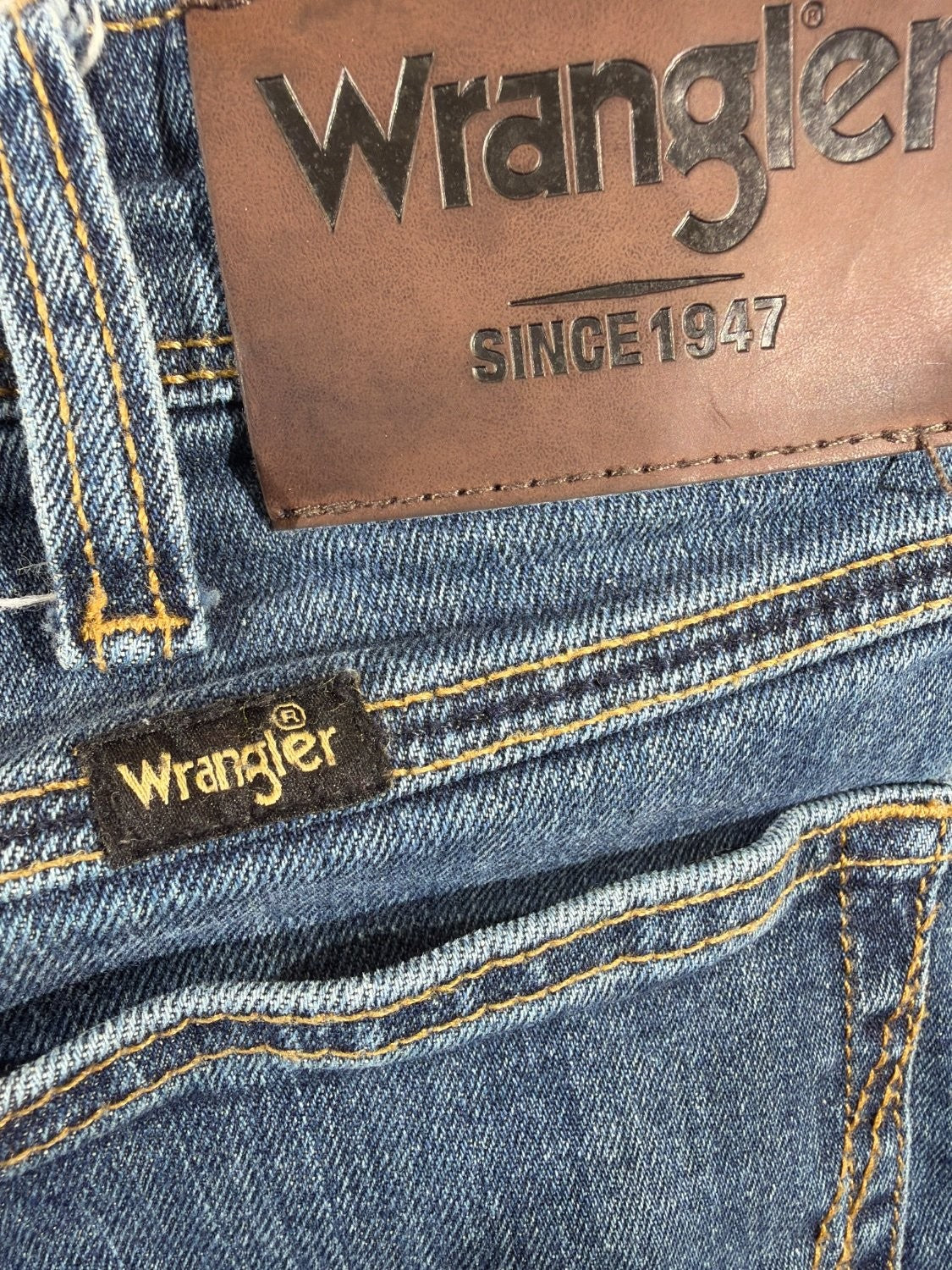 EU 34 Wrangler Regular Fit Men's Jeans 34x32 Medium Wash Blue Stretch Denim