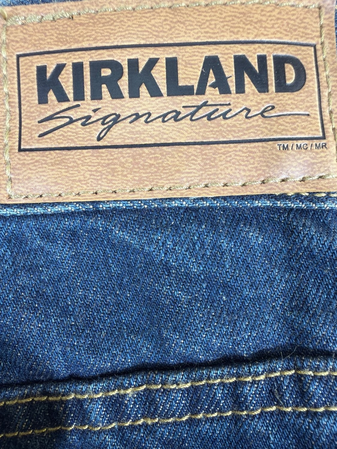 US 5 Kirkland Signature Men's Jeans 38x30 Dark Wash Blue Straight Leg Denim