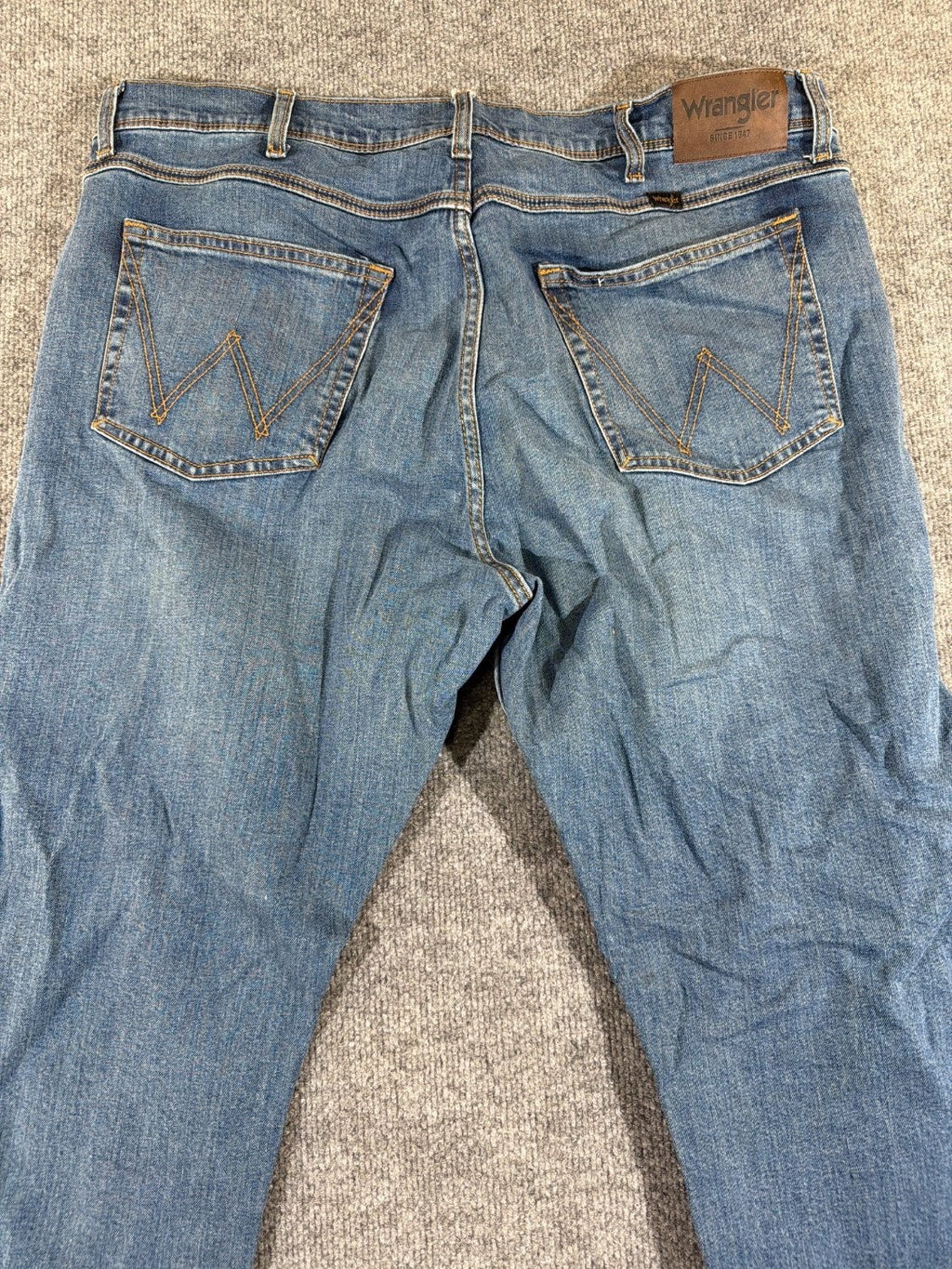 US 5 Wrangler Regular Fit Men's Blue Denim Jeans Stretch 38 x 30 Faded Wash