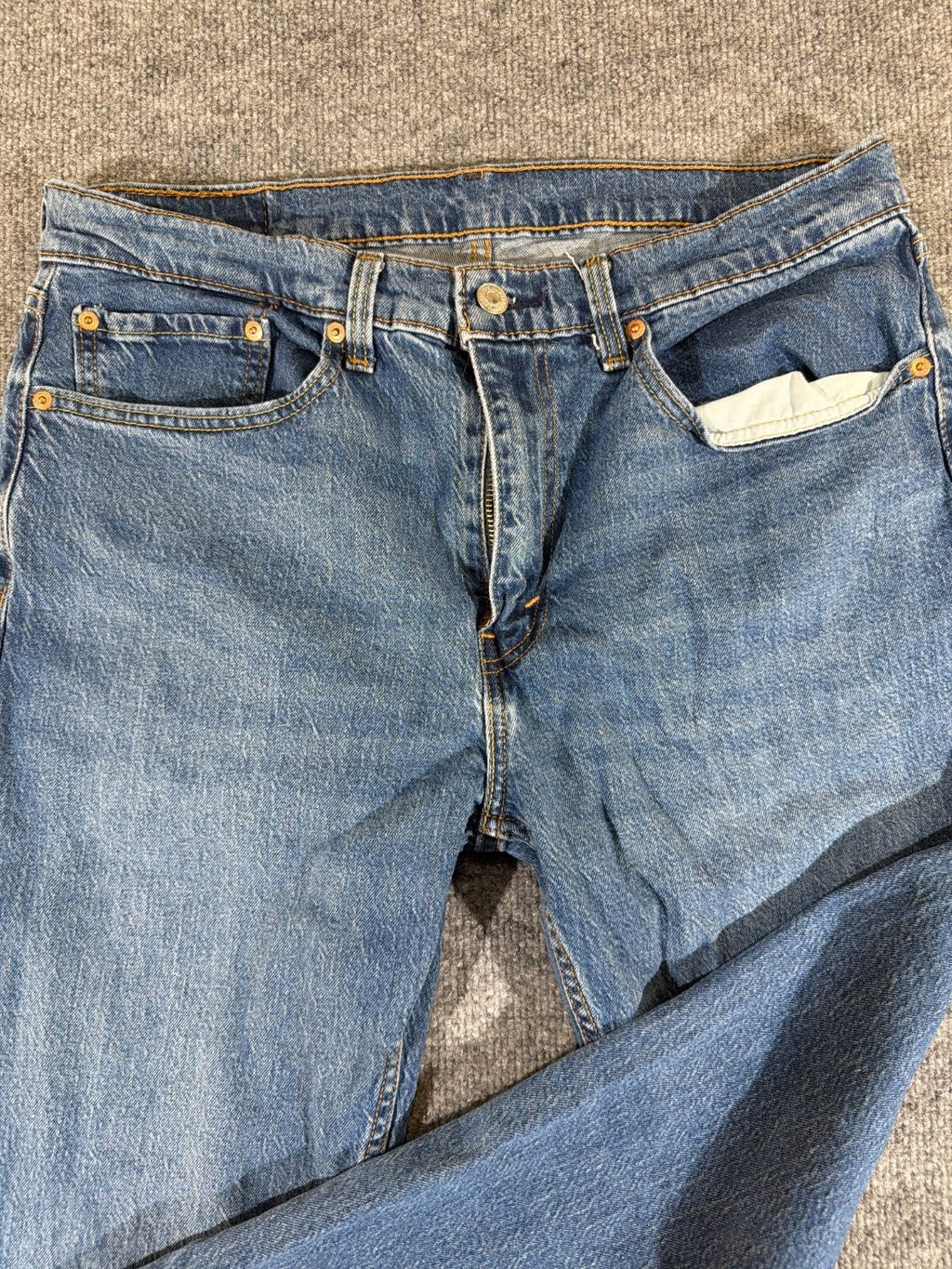 Levi's 505 Regular Fit Straight Leg Jeans Men's 34x30 Medium Wash Blue Denim