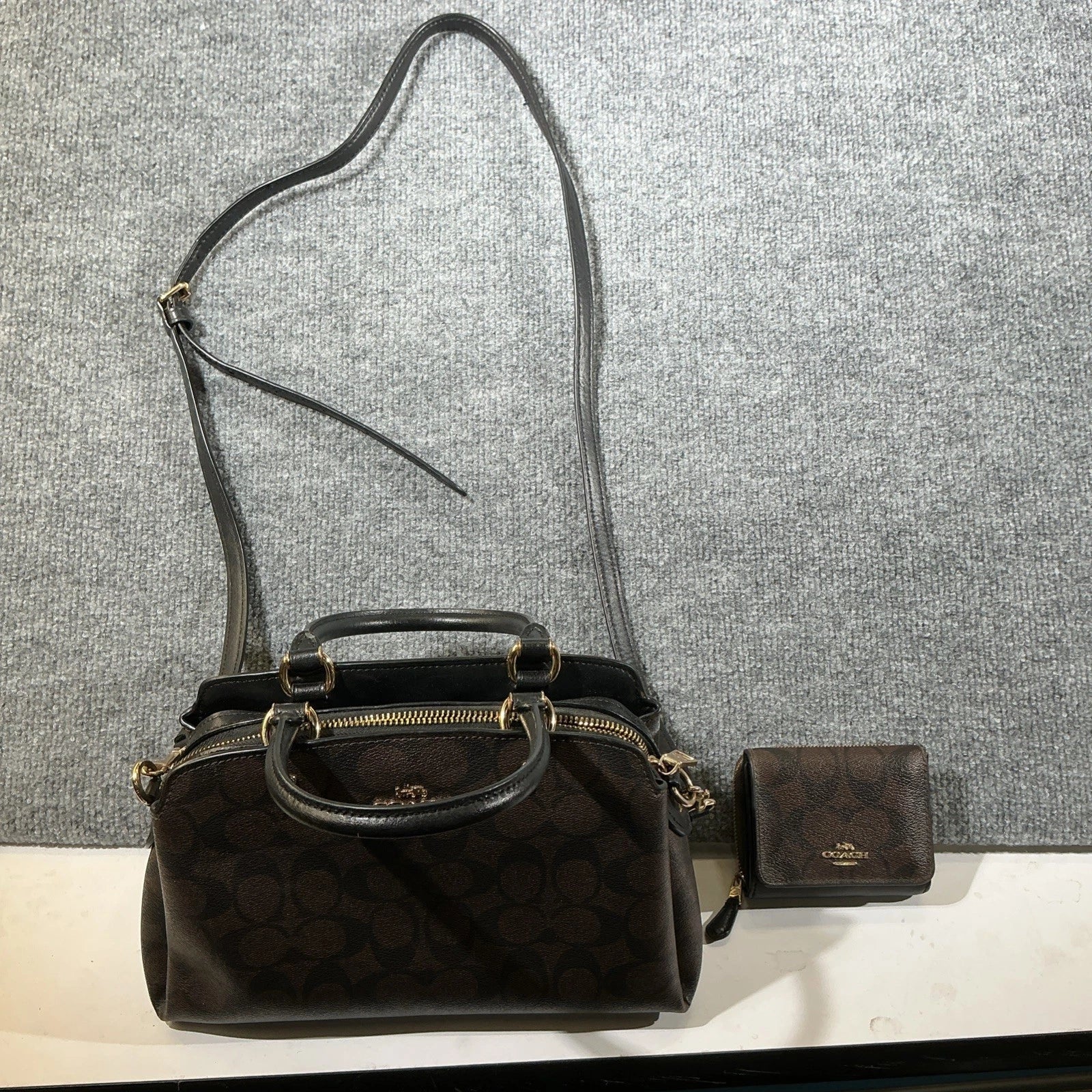 Women’s Coach handbag Purse With Matching Wallet And Crossbody Strap