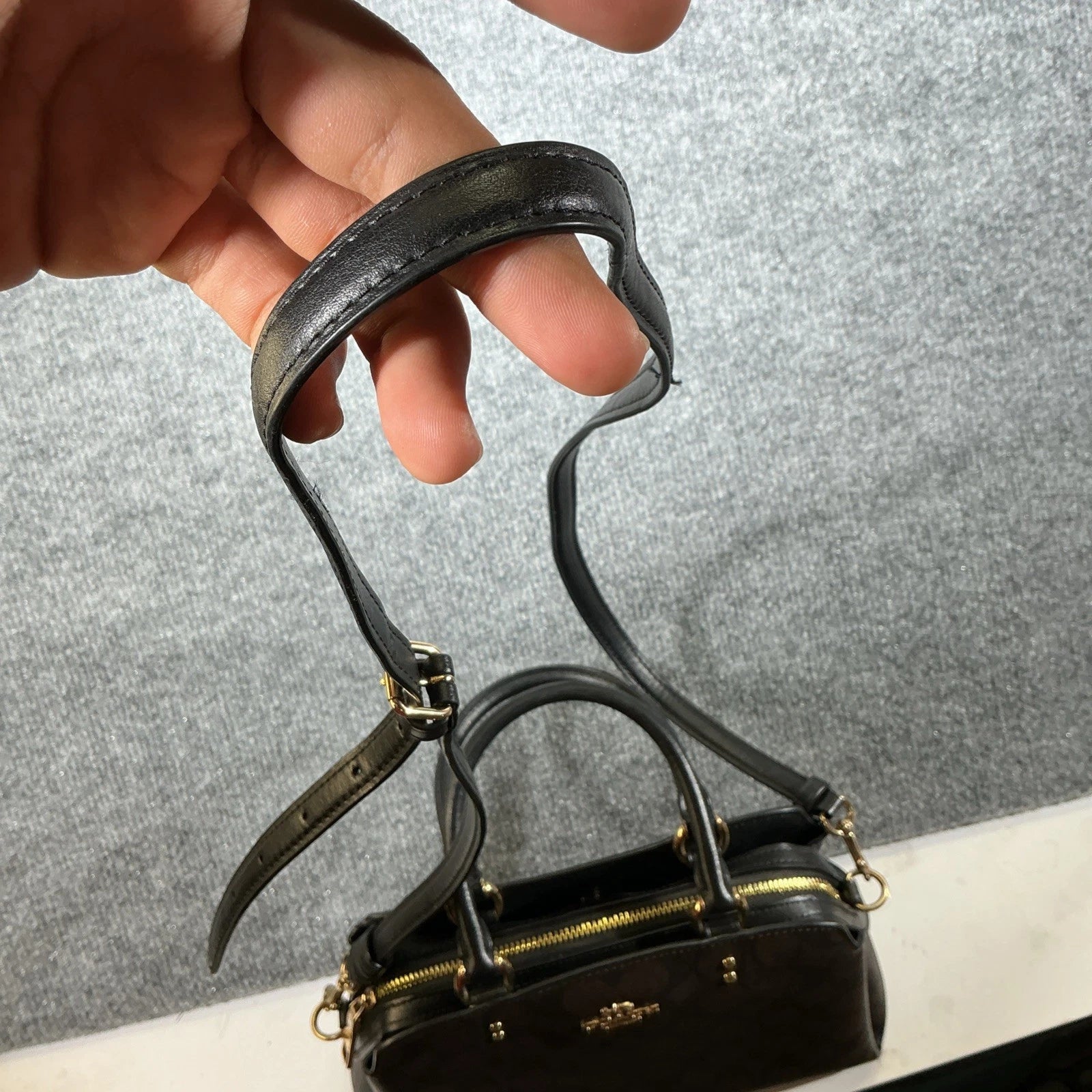 Women’s Coach handbag Purse With Matching Wallet And Crossbody Strap