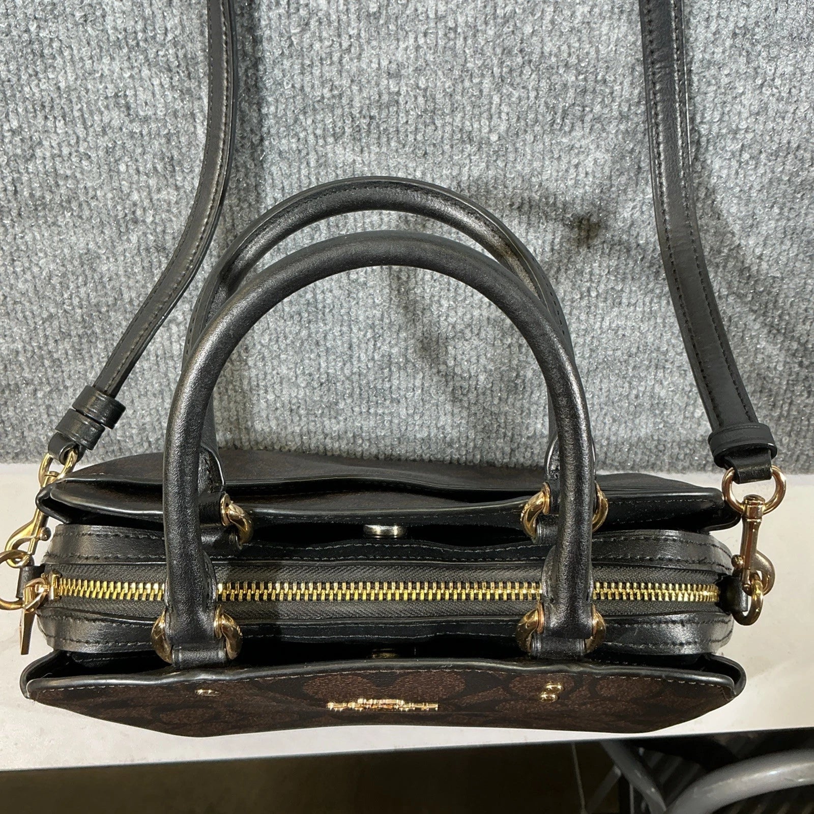 Women’s Coach handbag Purse With Matching Wallet And Crossbody Strap